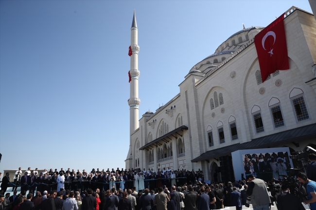 Büyük Çamlıca Camii resmen açıldı